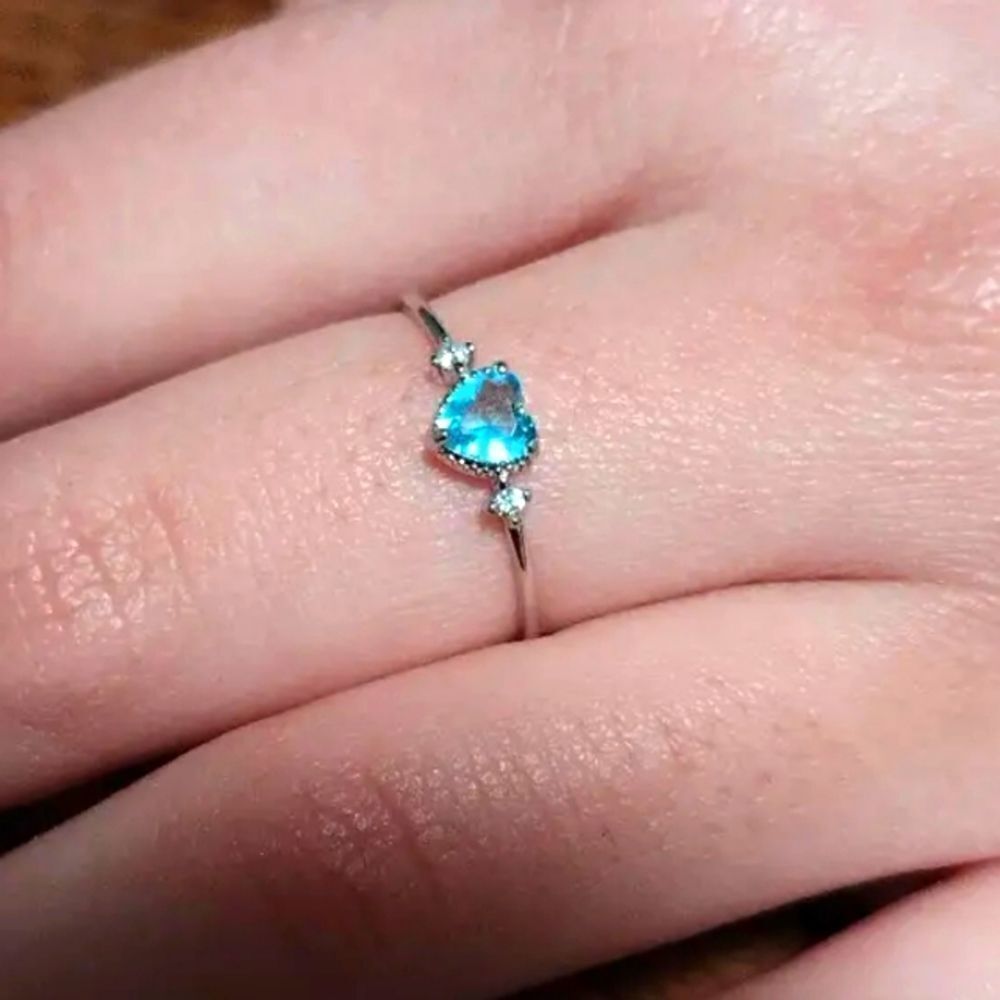 Stunning 925 Sterling silver promise ring sz 6
